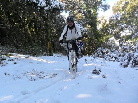 In bici sulla neve.jpg