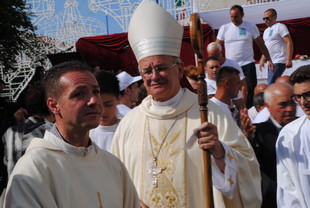 il vescovo Spinillo e il Parroco don Crescenzo